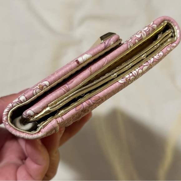 STEVE MADDEN BLUSH WILD FLOWERS DESIGN WALLET - Picture 14 of 15